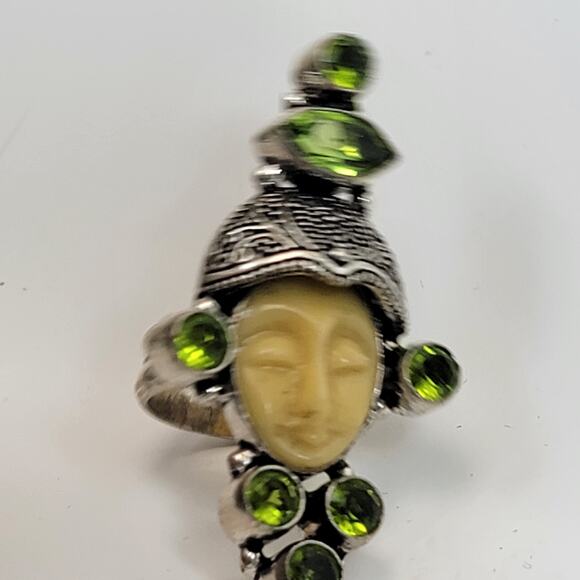 Vintage Carved Face Ring with Peridot Accents,  Silver Jewelry - Picture 3 of 10